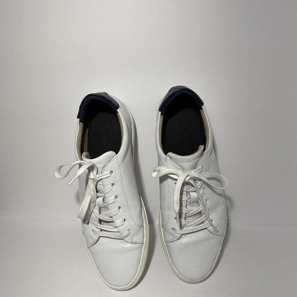 Banana Republic Men's White Sneakers with Navy Heel Detail - Picture 2 of 4